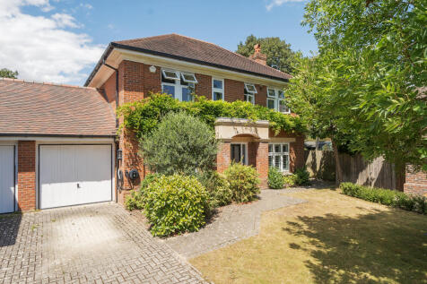 4 bedroom link detached house for sale