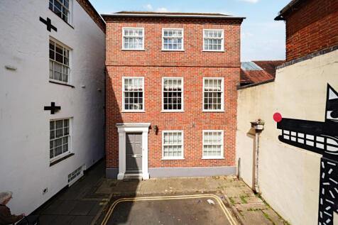 4 bedroom link detached house for sale
