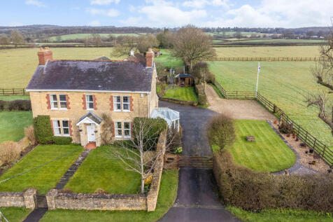 6 bedroom detached house for sale