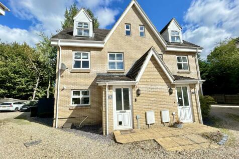 4 bedroom semi-detached house for sale