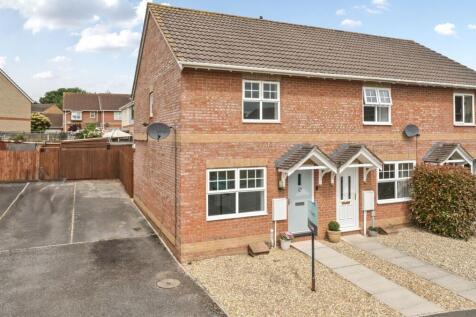 Dove Close, Cullompton, Devon, EX15 2 bed terraced house for sale