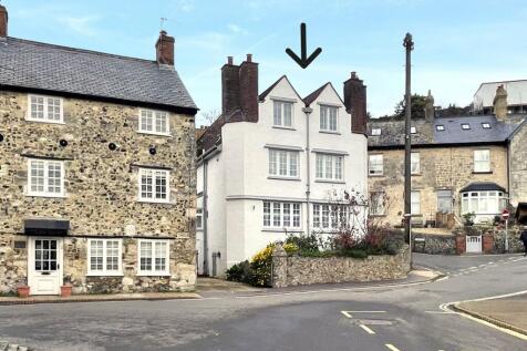 5 bedroom end of terrace house for sale