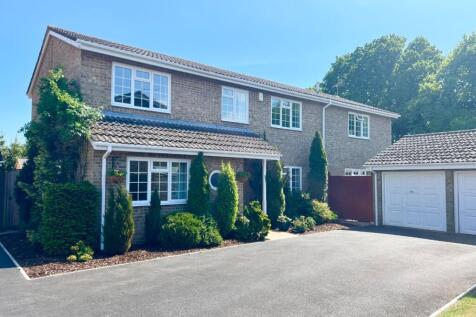6 bedroom detached house for sale