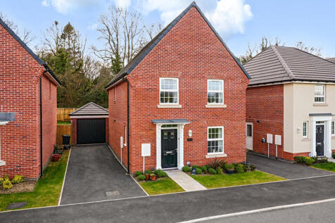 Moore Drive, Tiverton, Devon, EX16 4 bed detached house for sale