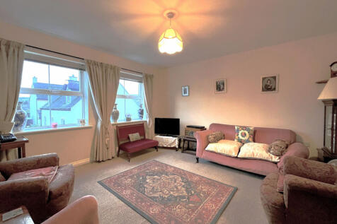 Popham Close, Tiverton, Devon, EX16 3 bed flat for sale