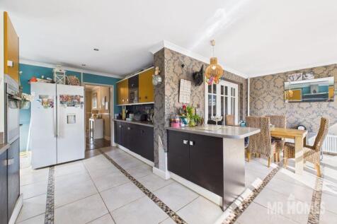 4 bedroom semi-detached house for sale