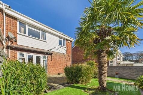 4 bedroom end of terrace house for sale