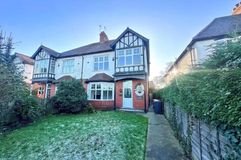 5 bedroom semi-detached house for sale