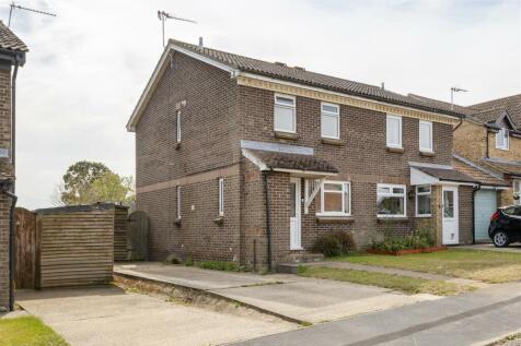 Field View Gardens, Beccles NR34 3 bed semi