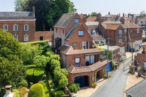5 bedroom town house for sale