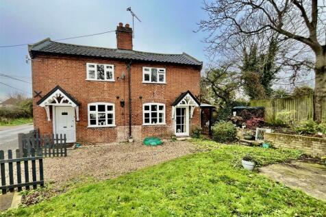 The Street, Bungay NR35 3 bed detached house for sale