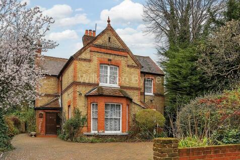 Wellington Road, Bush Hill Park EN1 5 bed detached house for sale