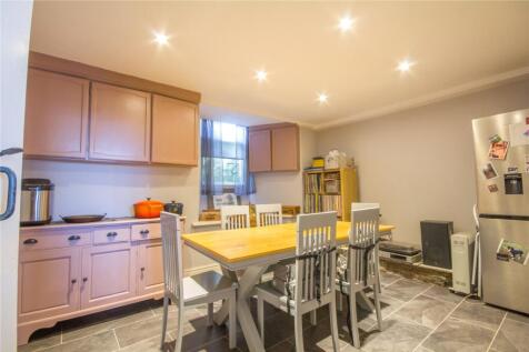Green Road, Cumbria LA9 2 bed terraced house for sale