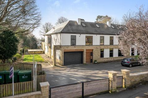 Allerton Park, Leeds LS7 2 bed flat for sale