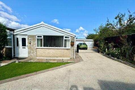 Elmwood Close, Stokesley, Middlesbrough 1 bed terraced bungalow for sale