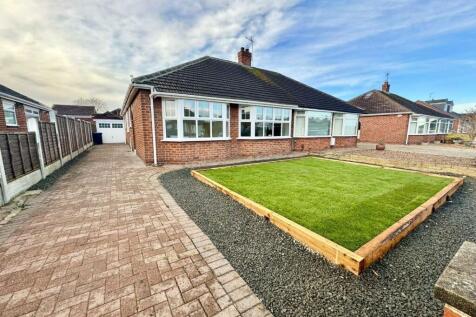 2 bedroom semi-detached bungalow for sale