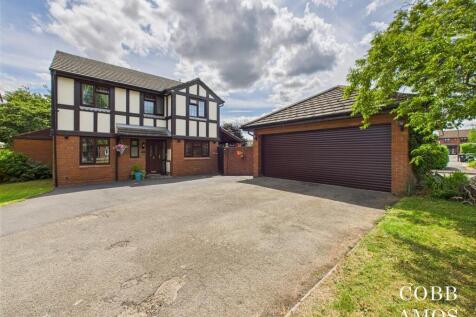4 bedroom detached house for sale