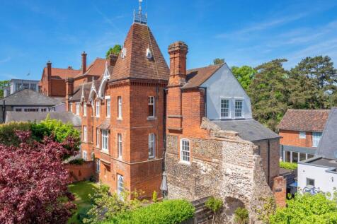 4 bedroom town house for sale