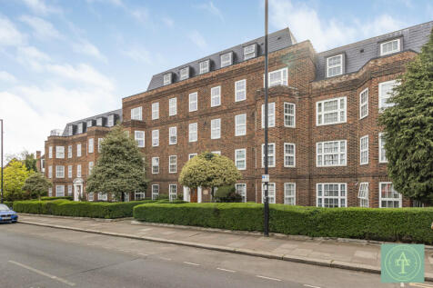Bramford Court, London, N14 3 bed flat for sale