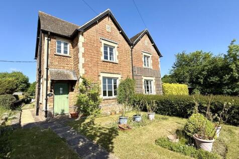 Whitfield Road, Radstone Village 3 bed semi