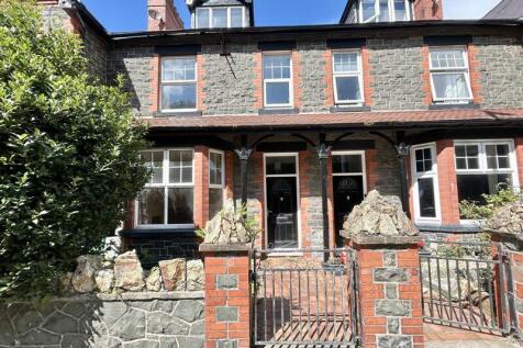 6 bedroom terraced house for sale