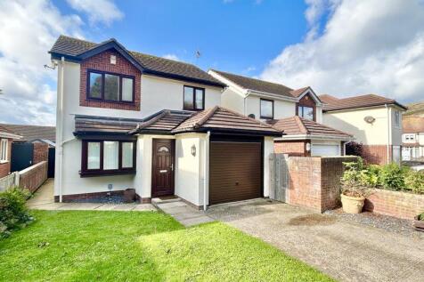 The Oval, Llandudno 3 bed detached house for sale