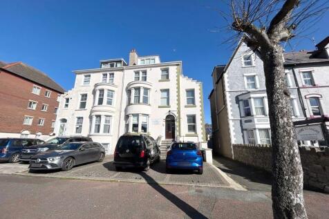 27 Deganwy Avenue, Llandudno 1 bed apartment for sale