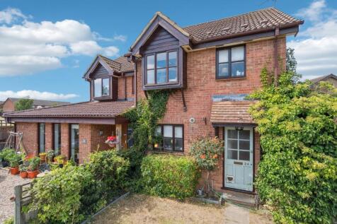 4 bedroom semi-detached house for sale