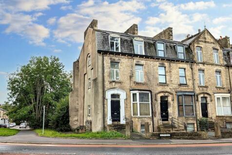 8 bedroom end of terrace house for sale