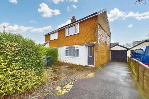 2 bedroom semi-detached house for sale