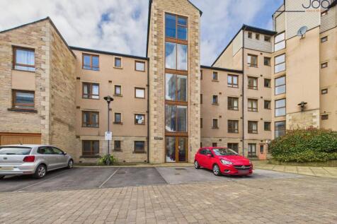 3 bedroom flat for sale