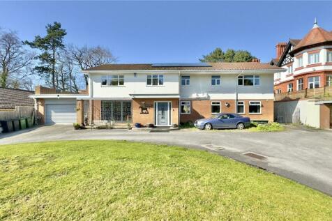 6 bedroom detached house for sale