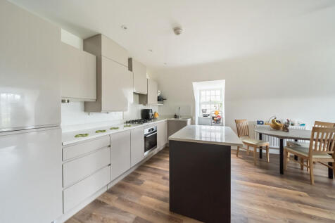 Collison Avenue, Barnet... 3 bed apartment for sale
