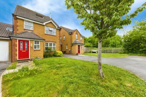 4 bedroom link detached house for sale