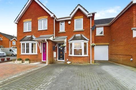 Cobham Grove,  Fareham PO15 3 bed terraced house for sale