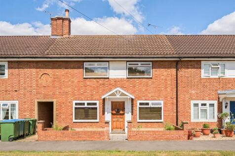 Bankside Drive, Thames Ditton 3 bed house for sale