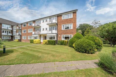 Lovelace Gardens, Surbiton 2 bed apartment for sale
