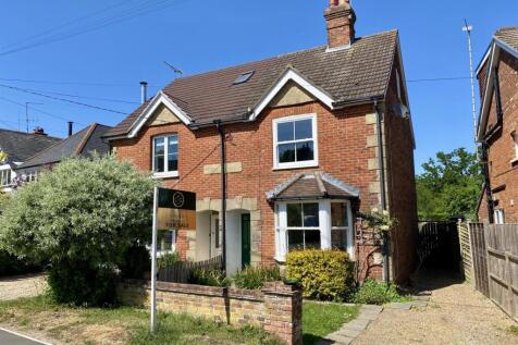 Woodside Road, Chiddingfold 3 bed semi