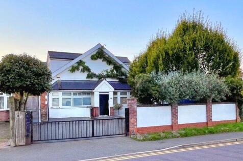 4 bedroom detached bungalow for sale