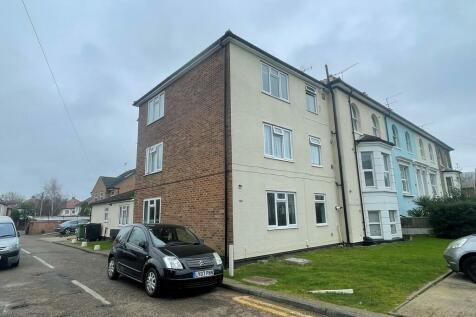 1 bedroom ground floor flat for sale