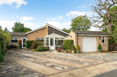 2 bedroom detached bungalow for sale