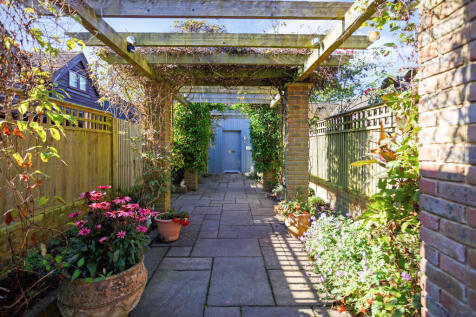 2 bedroom semi-detached house for sale