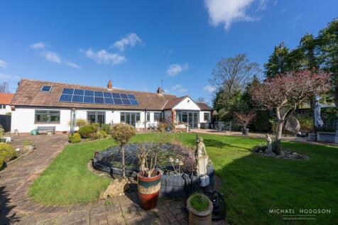 3 bedroom detached bungalow for sale