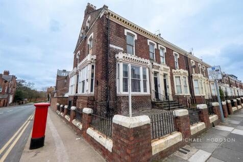 6 bedroom end of terrace house for sale