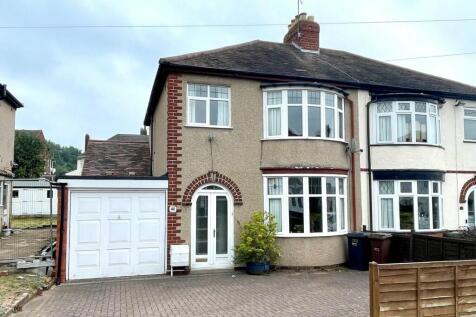 Burland Avenue, Claregate... 3 bed semi