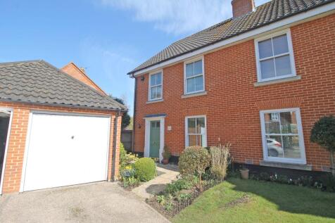 3 bedroom semi-detached house for sale