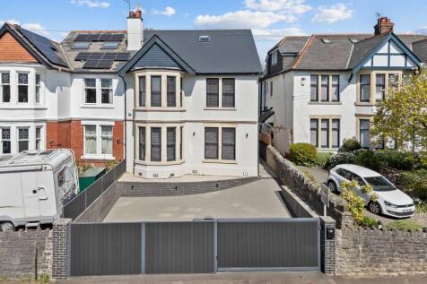 5 bedroom semi-detached house for sale
