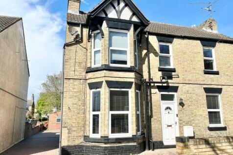 6 bedroom semi-detached house for sale