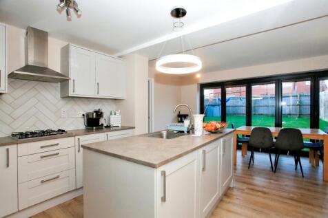 4 bedroom semi-detached house for sale