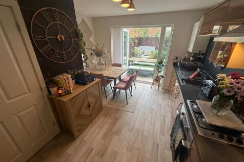 2 bedroom semi-detached house for sale